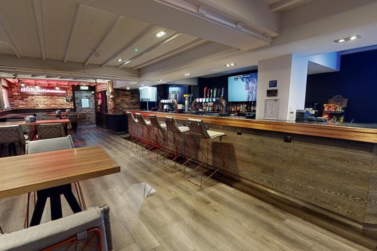 Village Hotel Manchester Hyde Exterior foto
