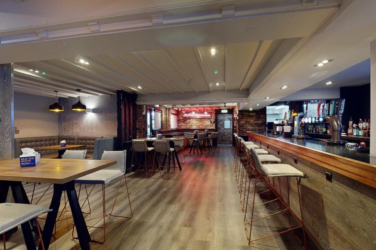 Village Hotel Manchester Hyde Exterior foto
