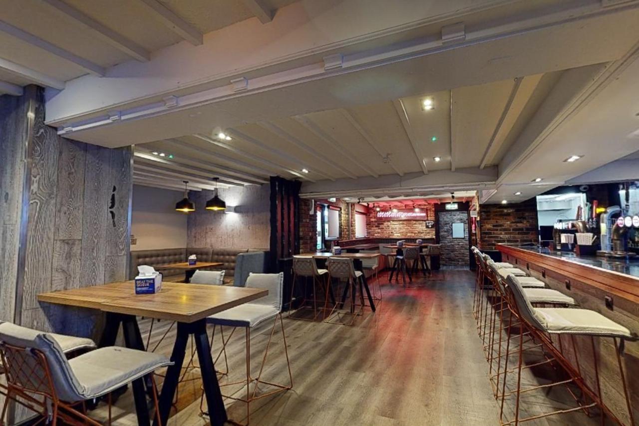 Village Hotel Manchester Hyde Exterior foto