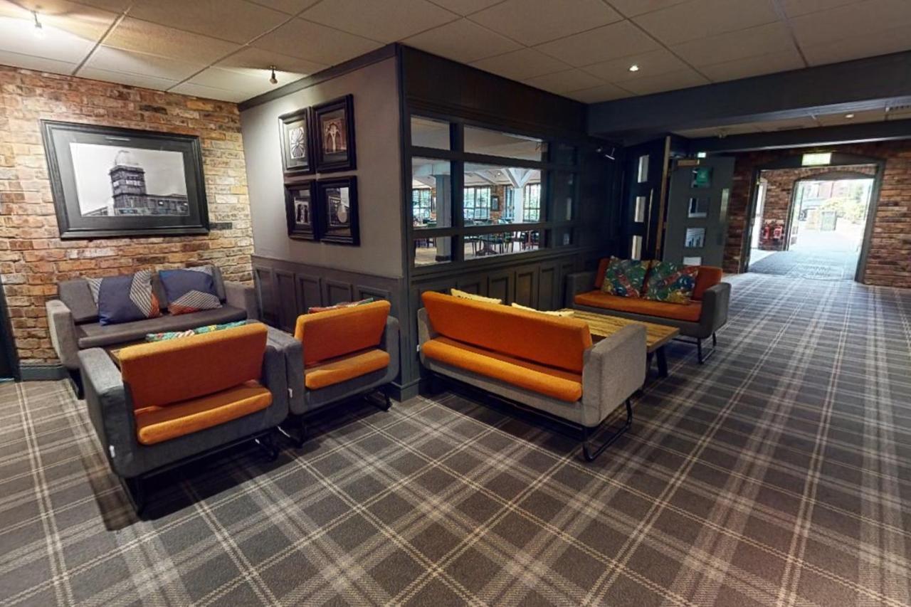 Village Hotel Manchester Hyde Exterior foto