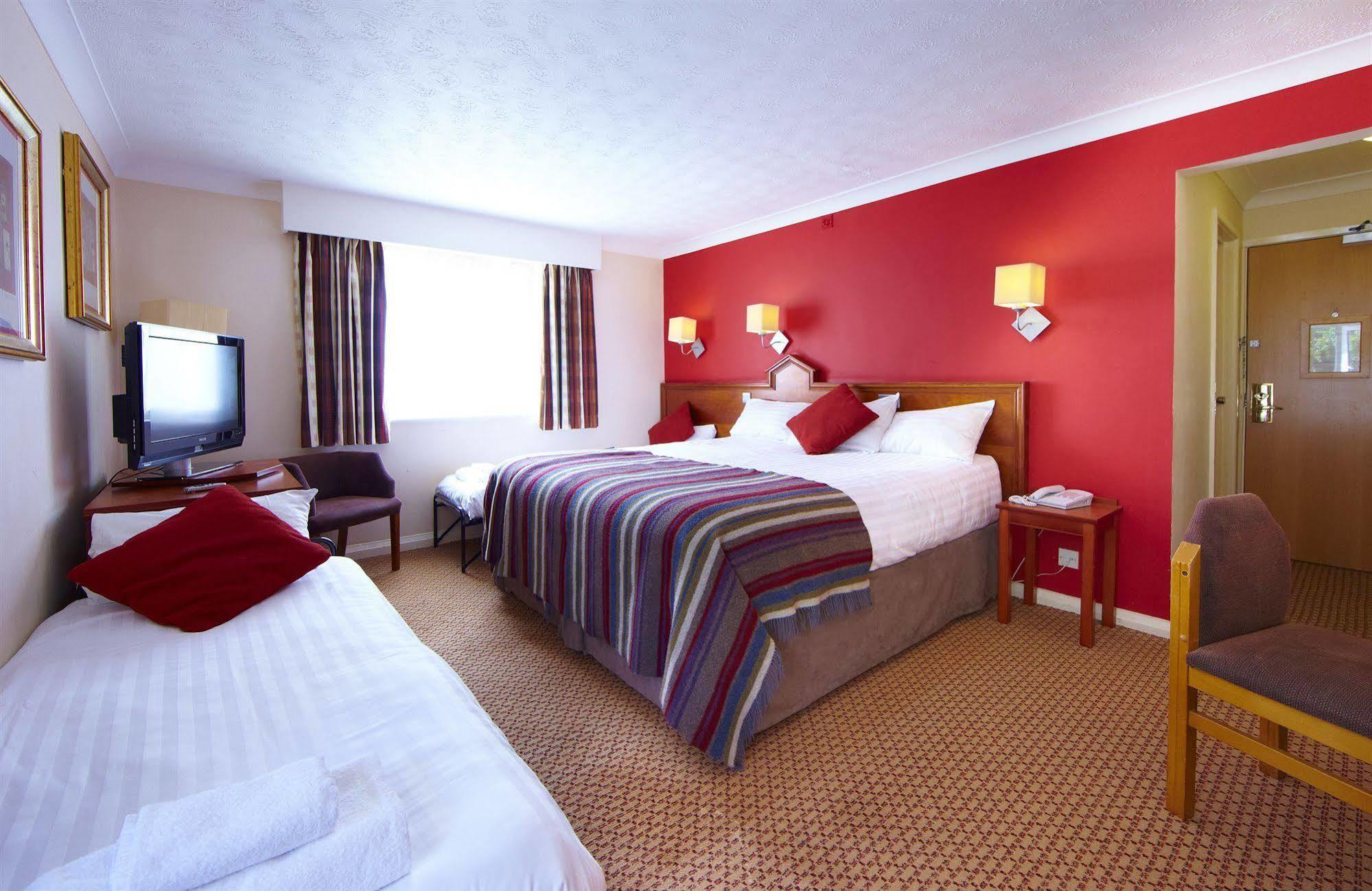 Village Hotel Manchester Hyde Exterior foto